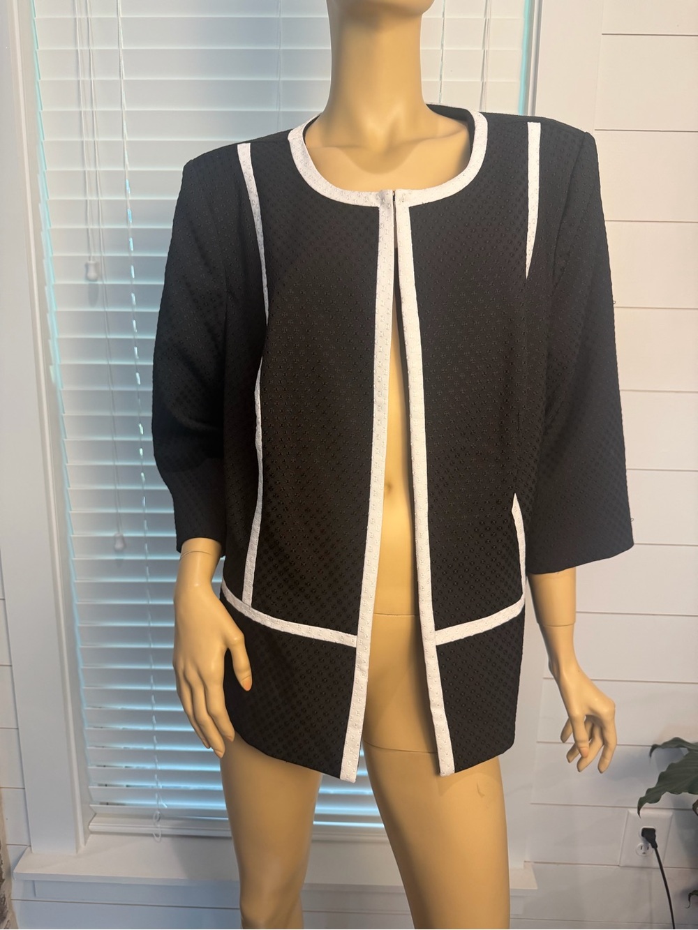Danillo Woman black textured open-front jacket with white trim (size 18W)